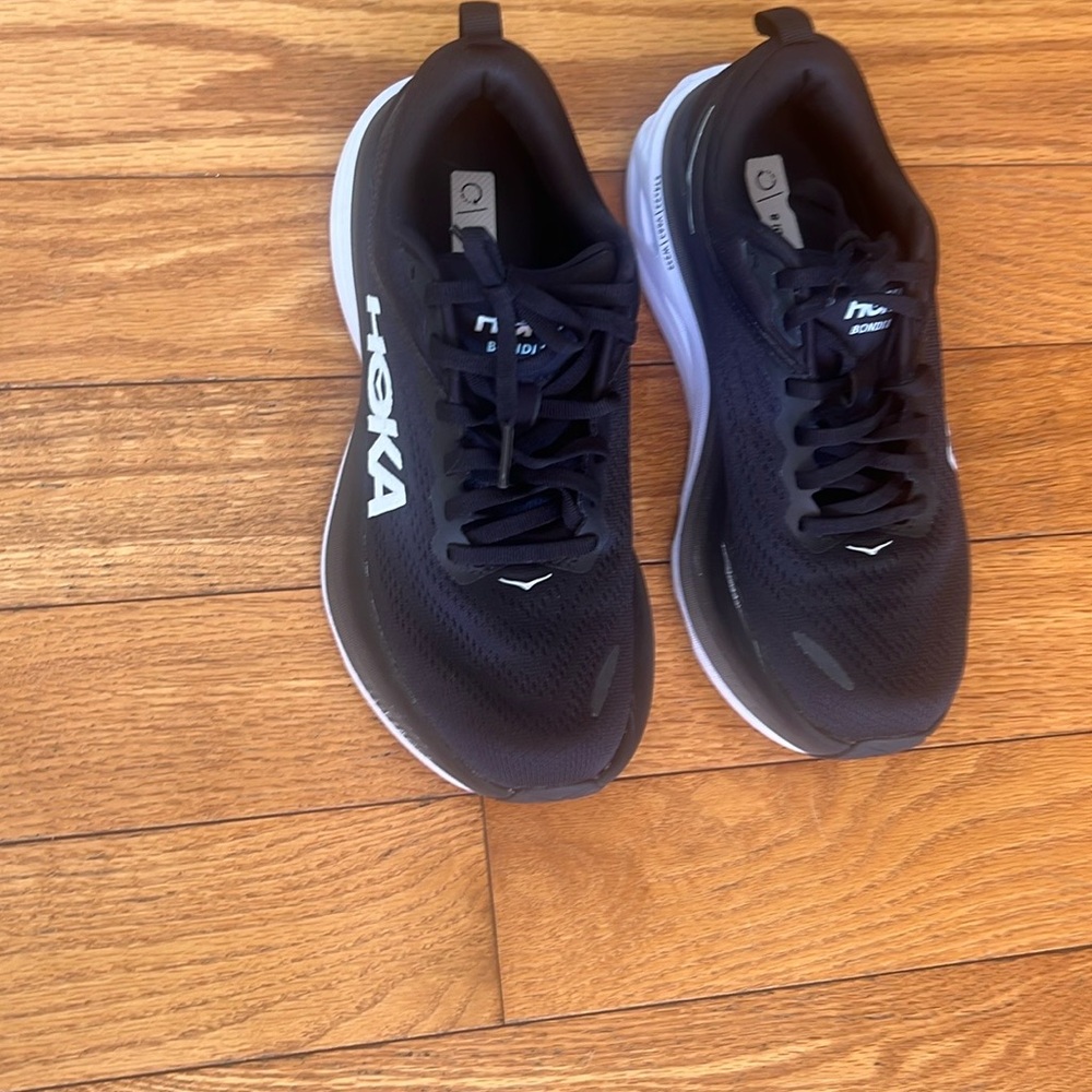 Hoka Bondi ones in excellent condition 
Size 7 1/2